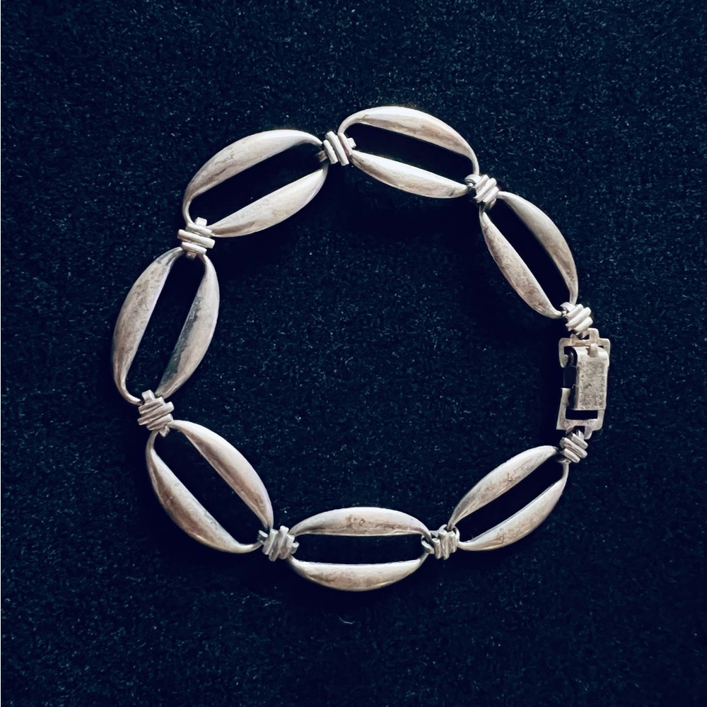 Vintage W.E. Richards Sterling Silver Oval Scrolled Panel Bracelet
